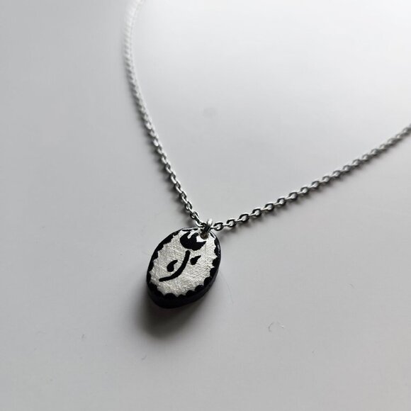 Dainty iridescent flower necklace with a small silver chain - Picture 7 of 8